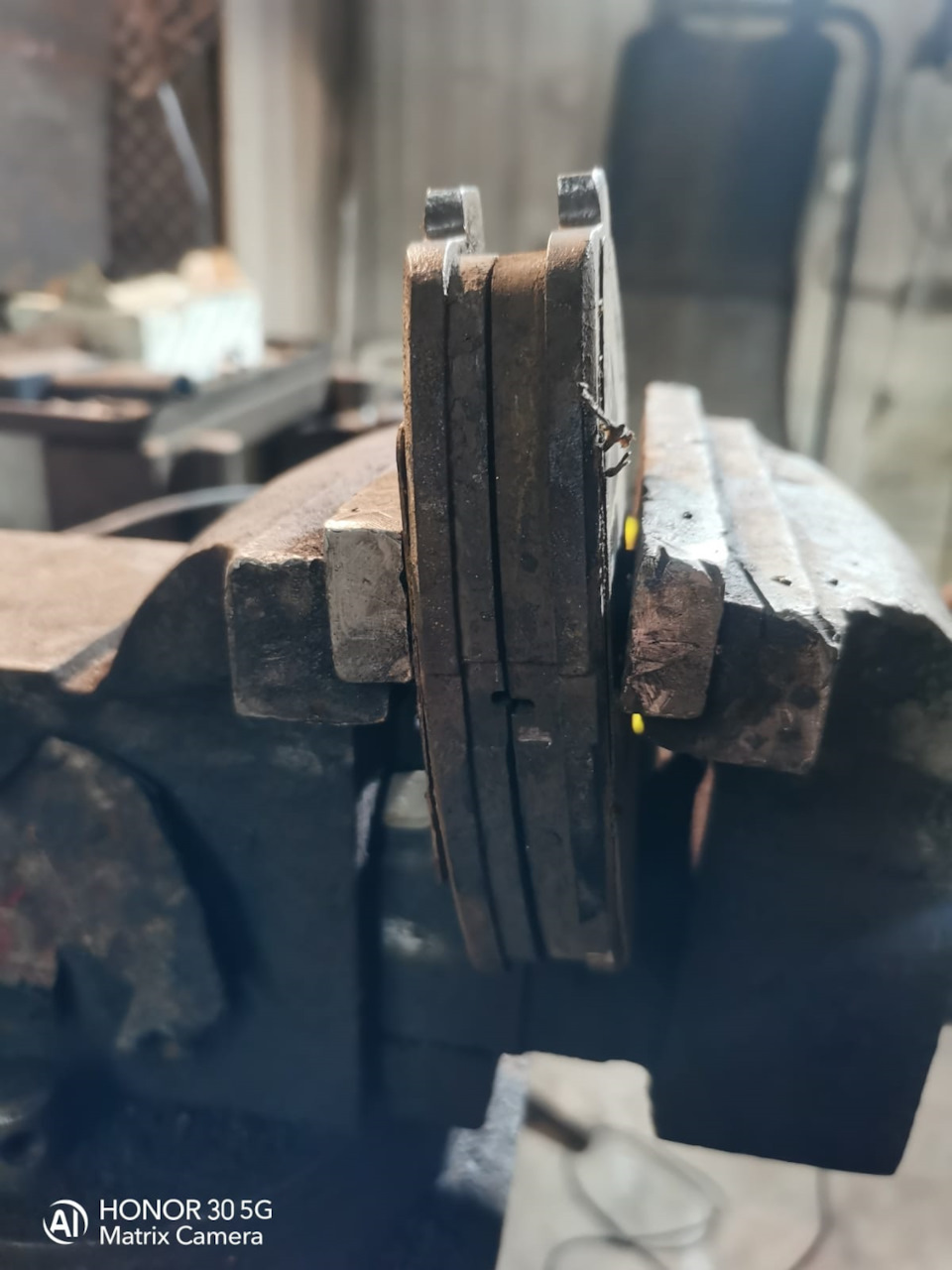 так лучше видно. но менять буду через пару тысяч вместе с передними дисками. задние еще живы — KIA Rio (3G)