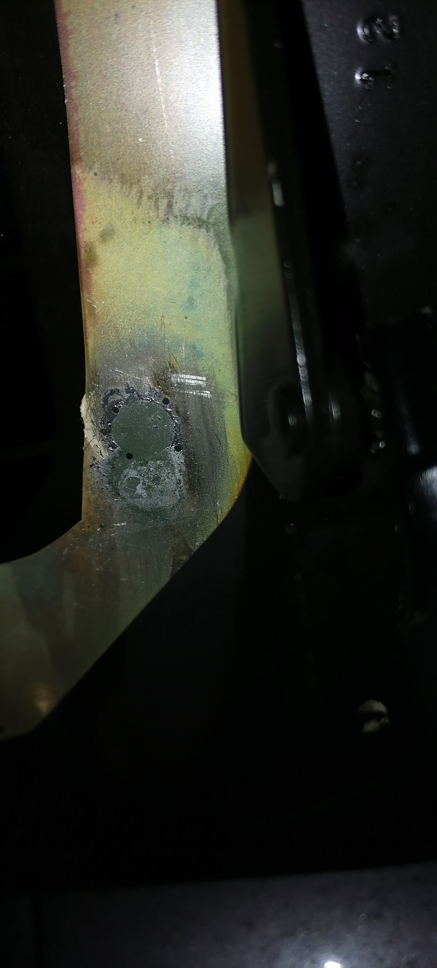 Пайка контакта обогрева заднего стекла на Jeep Wrangler JL — Jeep ...