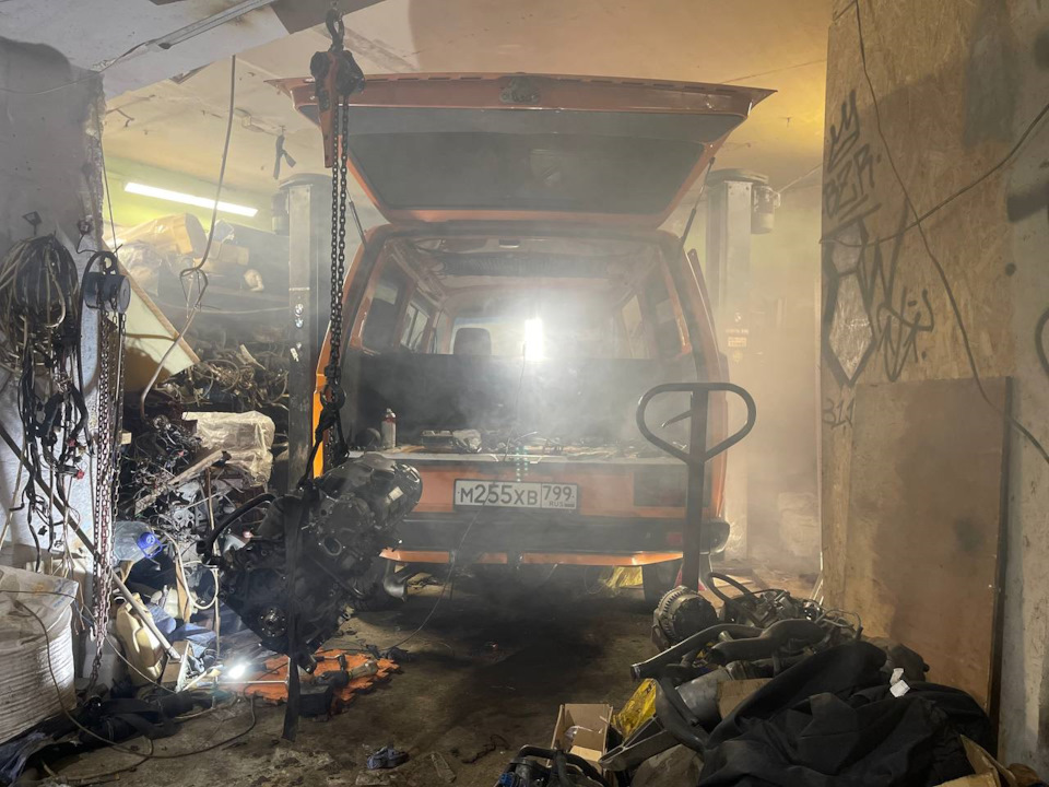 дым коромыслом — Volkswagen Transporter T3, 1,9 л, 1984 года | заправка ...