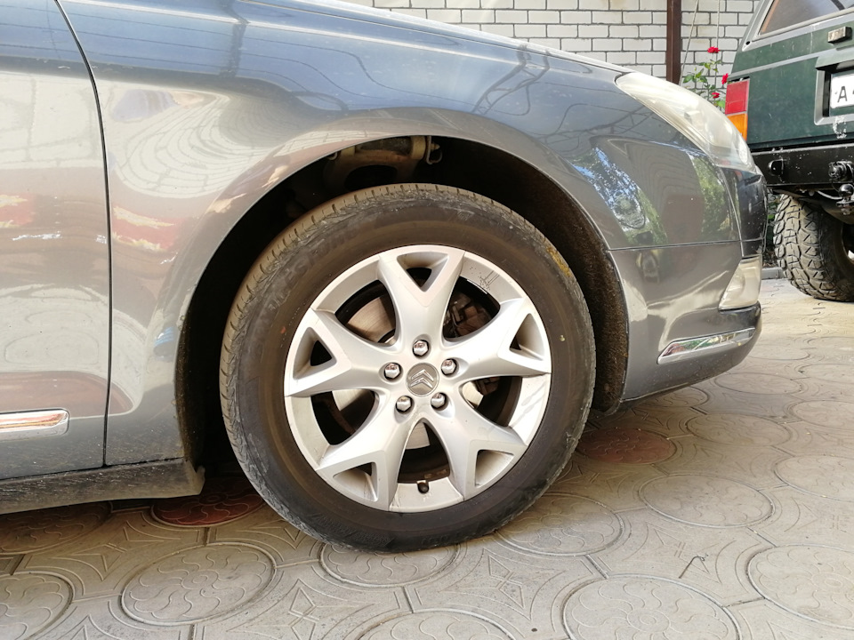 Замена передних тормозных дисков и колодок — Citroen C5 (2G), 1,6 л ...