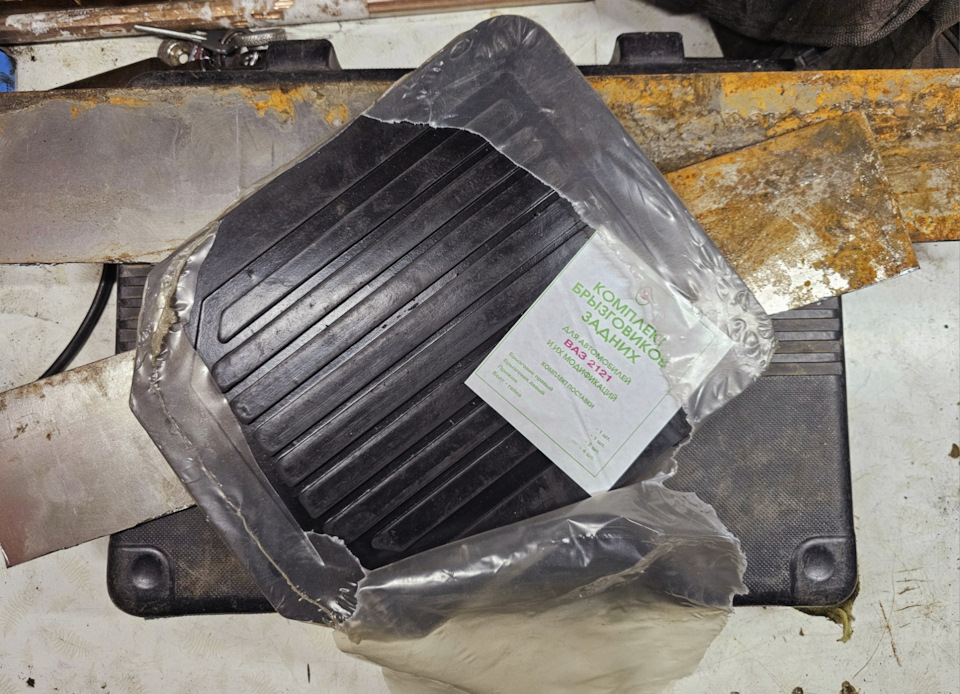Задние брызговики и кронштейны — Jeep Wrangler (YJ), 4 л, 1991 года ...
