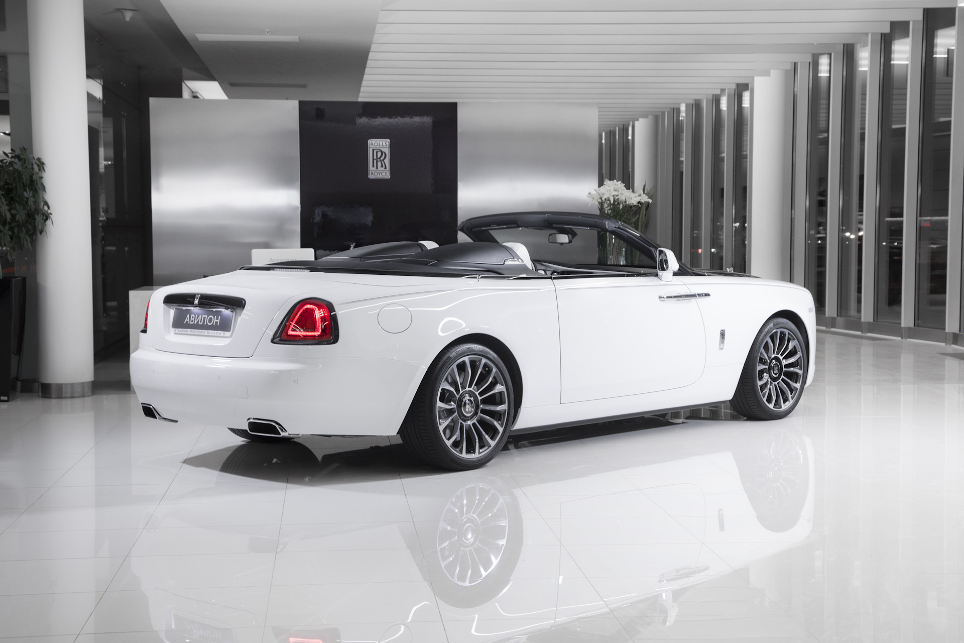 Rolls Royce Dawn 2021