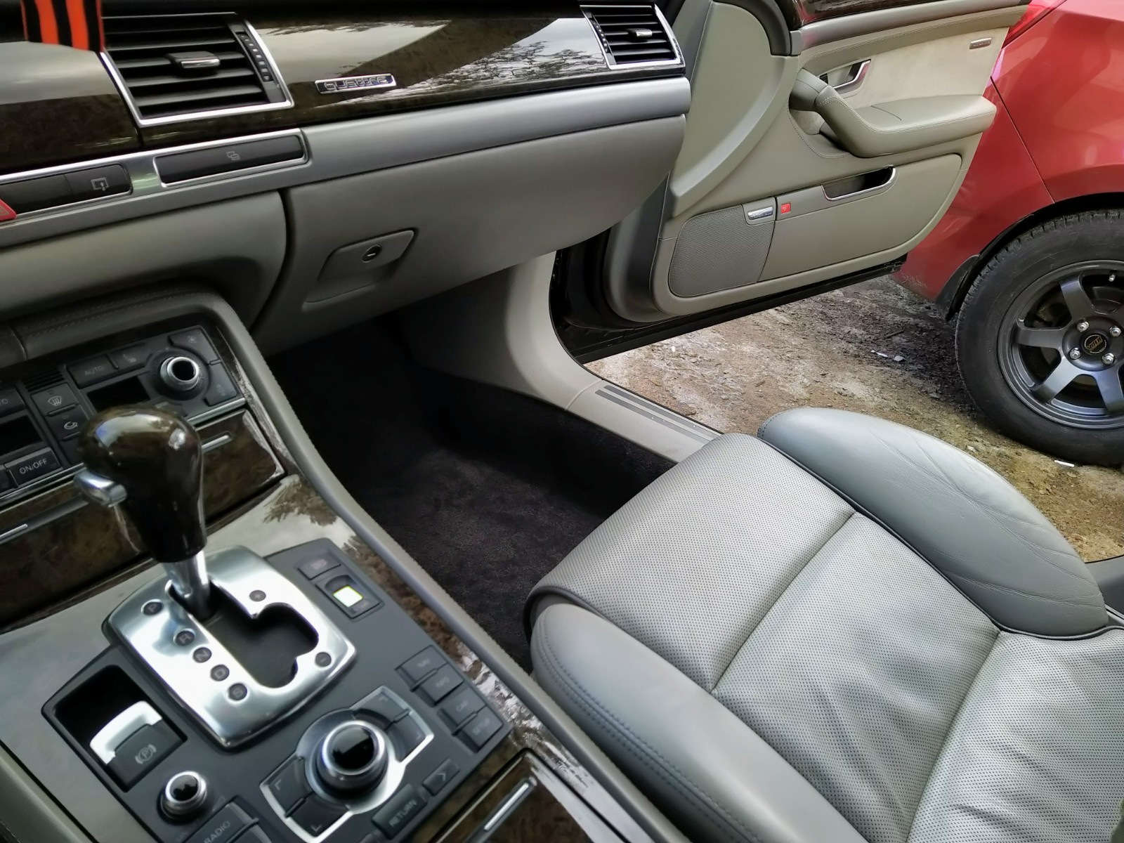 Замена ковролина. — Audi A8 (4E), 3 л., 2006 года | своими руками | DRIVE2