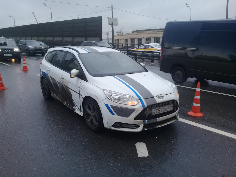 Подбили справа — Ford Focus ST III, 2 л, 2012 года | ДТП | DRIVE2