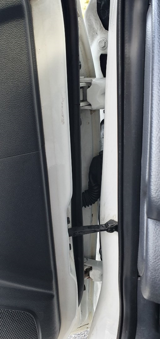 Пробег 472 000км. Замена дверных петель, замена звукового сигнала ...