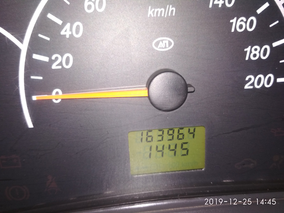 Задние ремни безопасности — Lada Приора седан, 1,6 л, 2008 года ...