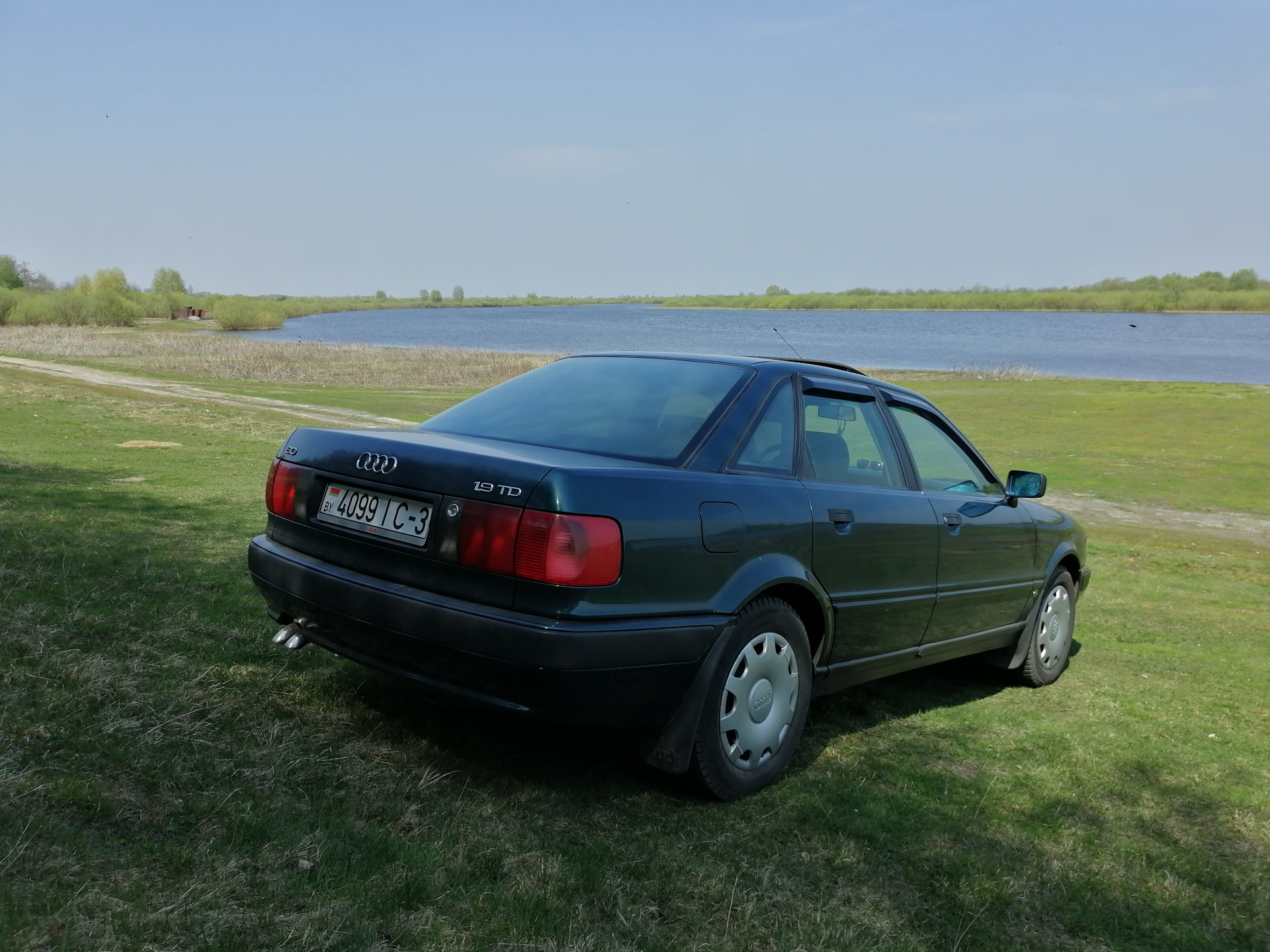 Линзы в фары ауди 80 б4. Audi 80 b3 туманки. Ауди 80 свет фар. Форд скорпио седан 1990. Ауди 80 свет фар.