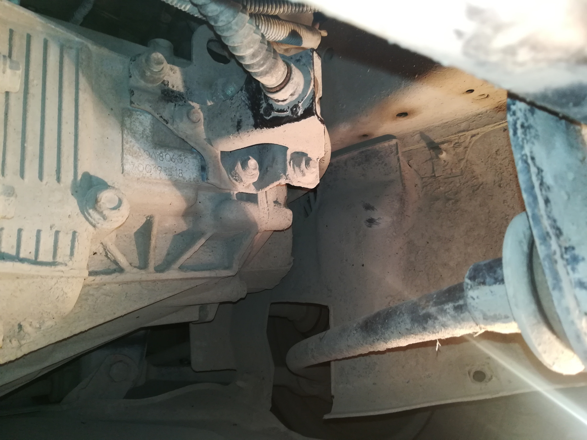 Кондей. Трос сцепления. Упор капота. — Lada Приора универсал, 1,6 л ...