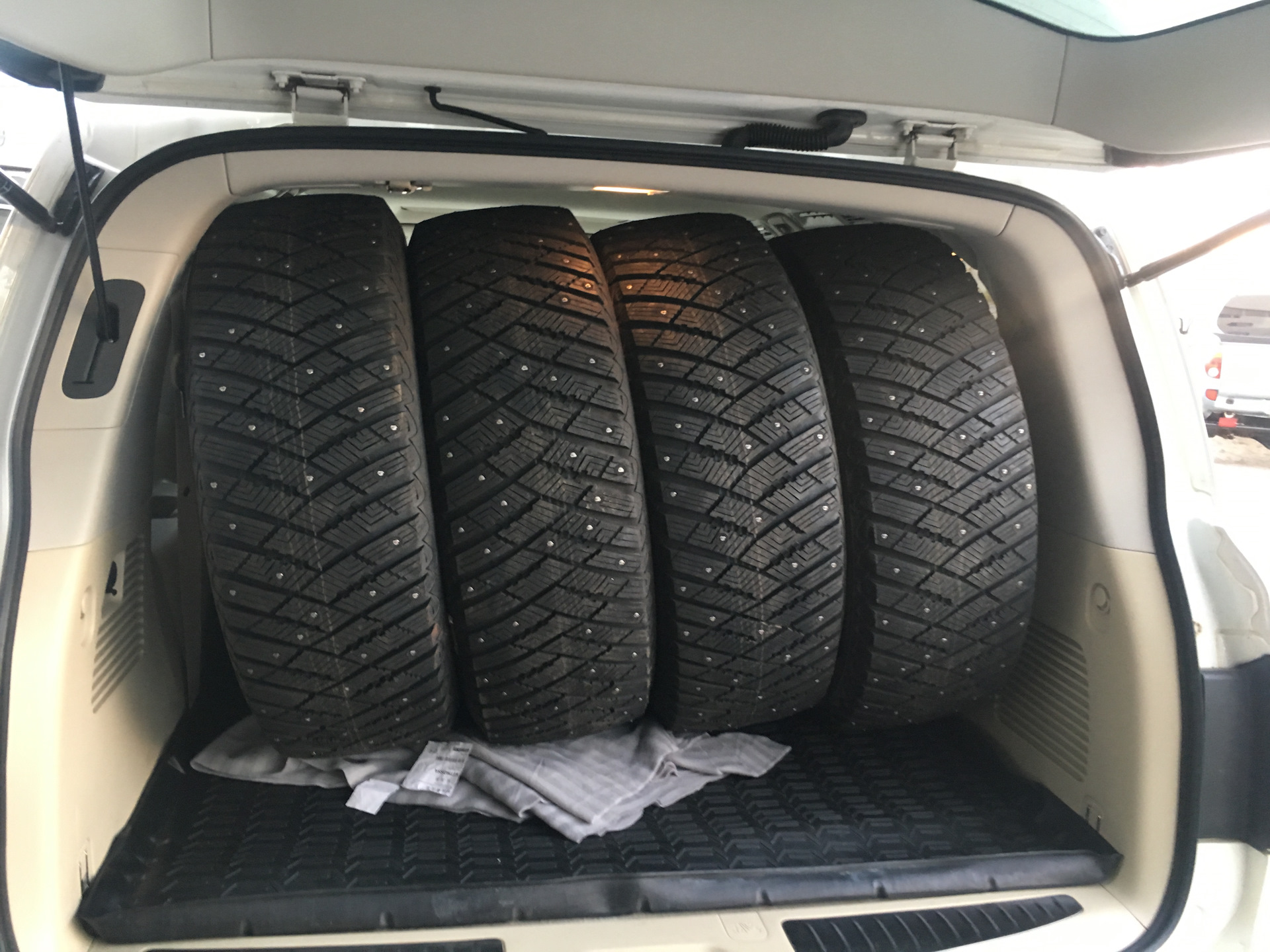 Шины шипованные 265 65 r17. Nissan Patrol 275/65 r20. Nissan Patrol 275/65 r20 Drive. Nissan Patrol drive2 275/65 r20