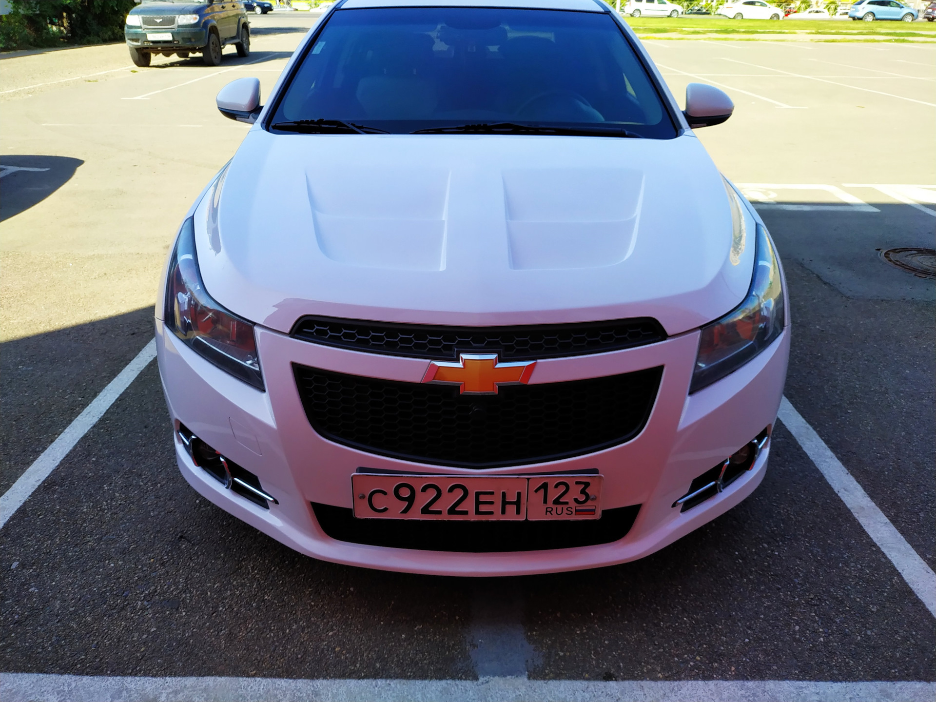 Полосы на капот Chevrolet Cruze