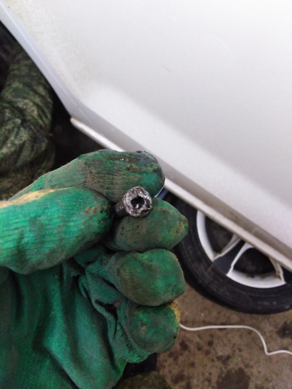 Оторвал глушак))) — Audi A6 (C5), 2,4 л, 2003 года | поломка | DRIVE2