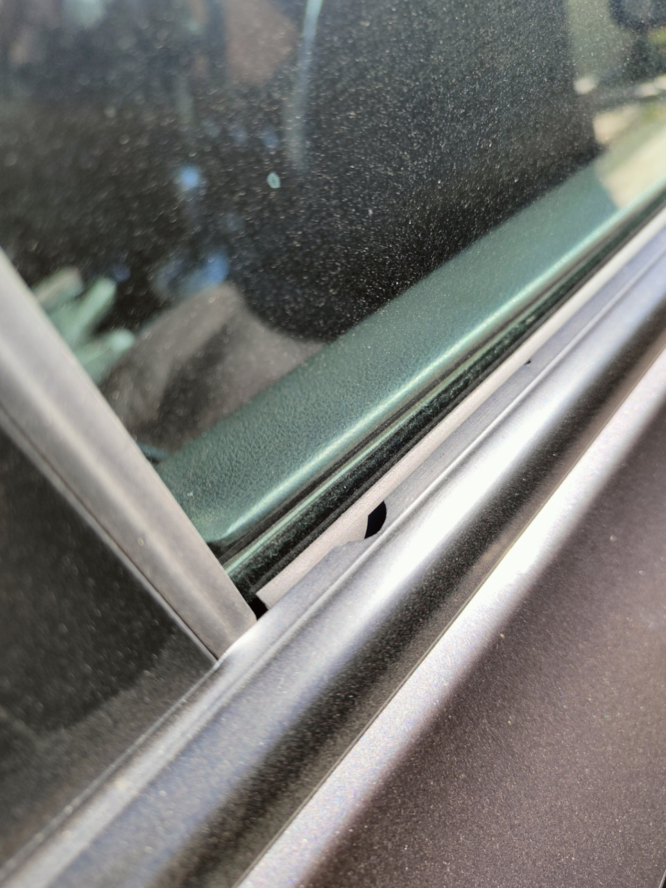 И с другой стороны тоже — Nissan X-Trail II (t31)