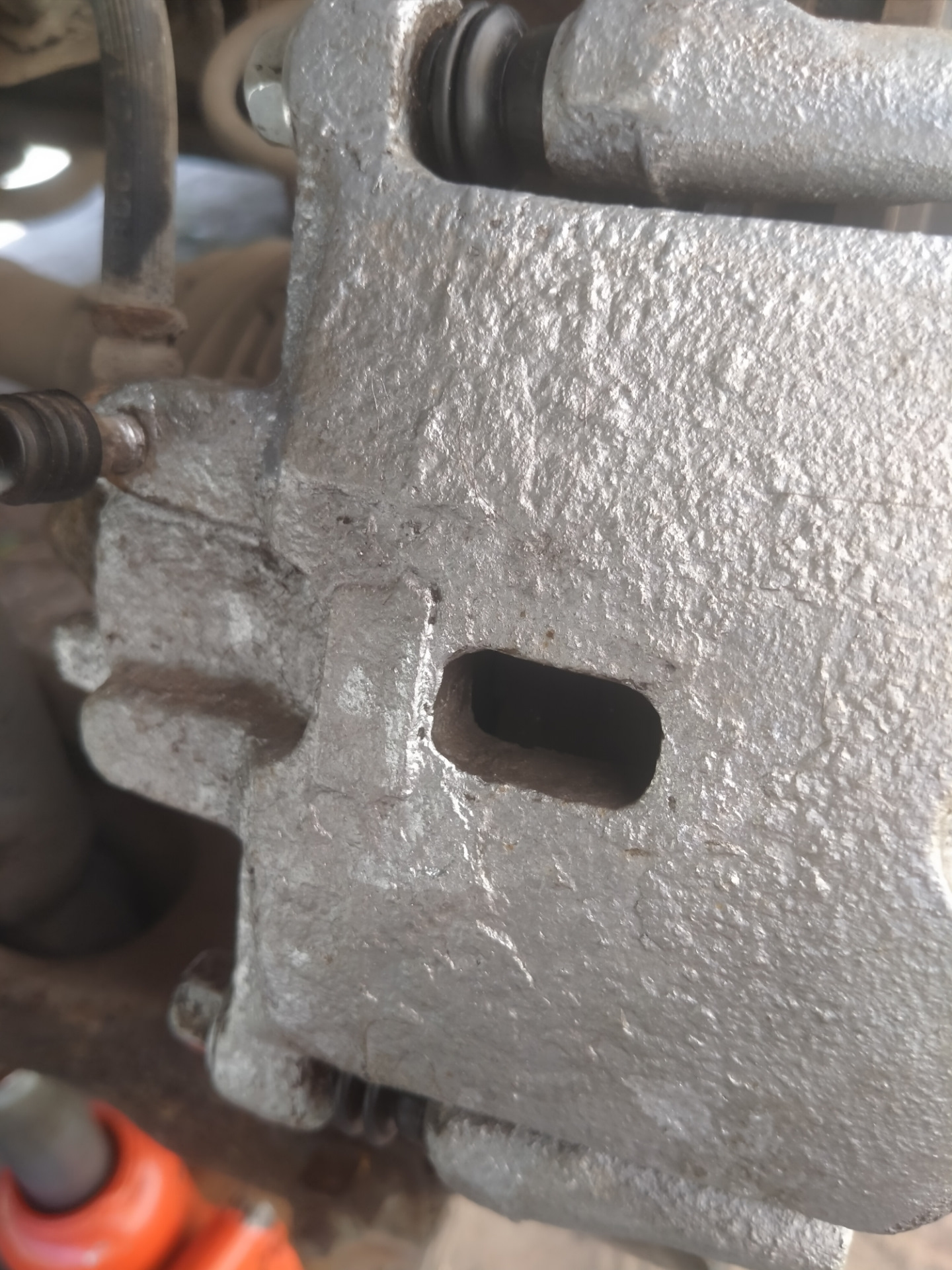 Резиновые втулки направляющих задних суппортов — Mitsubishi Pajero (4G ...