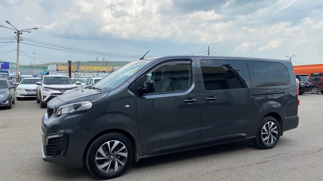 Пежо тревеллер отзывы. Peugeot traveller 2020. Блок Пежо Тревеллер 9675350180. Фото Peugeot Travel 2020 г..