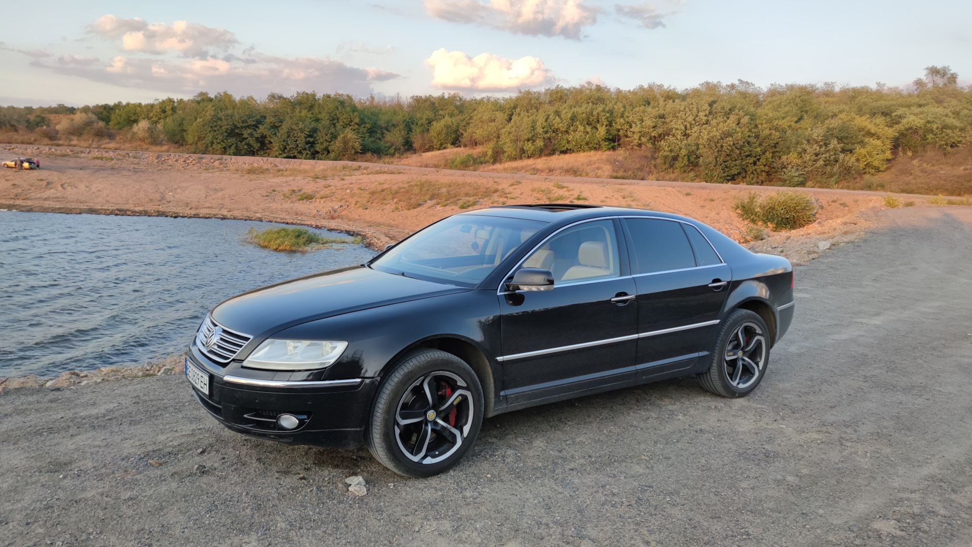 Фаэтон отзывы. Фольксваген Фаэтон 2004. VW Phaeton w12. Фольксваген Фаэтон 2023.