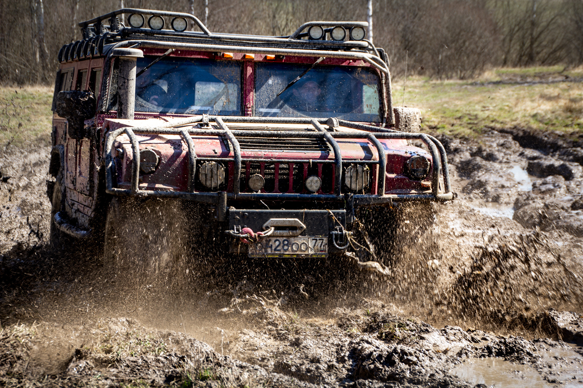 Поставь бездорожье. Hummer h1 буксует в грязи. Внедорожник в грязи. Джипы по грязи для детей. Хаммер в грязи.