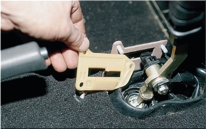 Снятие и замена реактивной тяги ВАЗ 2110, 2111, 2112 — DRIVE2