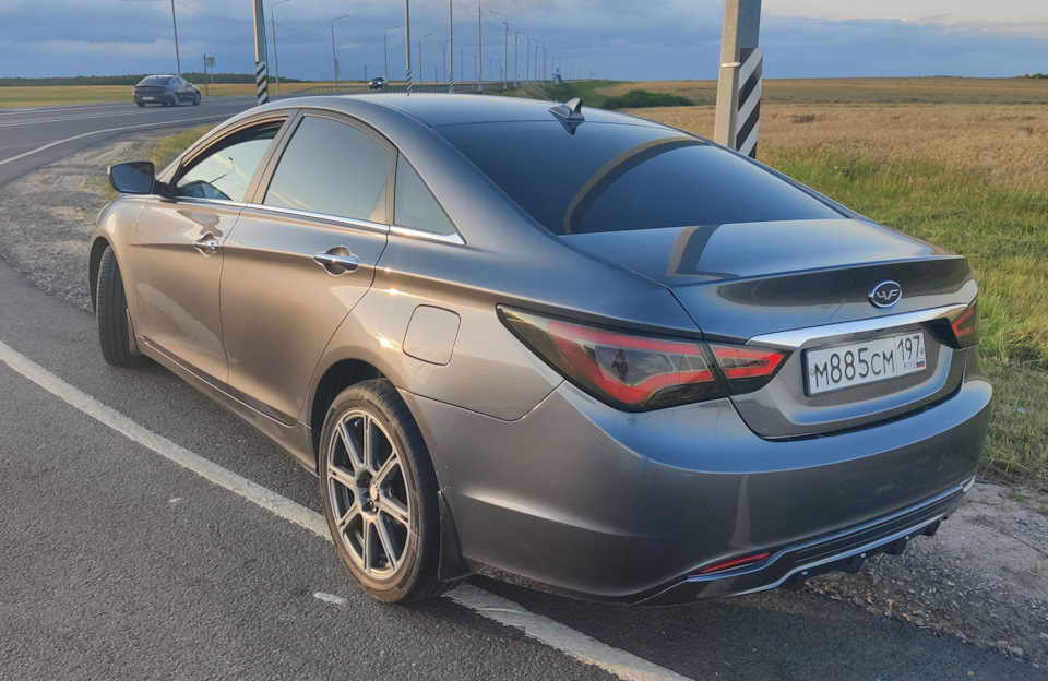 Фото на трассе в лучах заката… Едем домой. — Hyundai Sonata VI (YF)