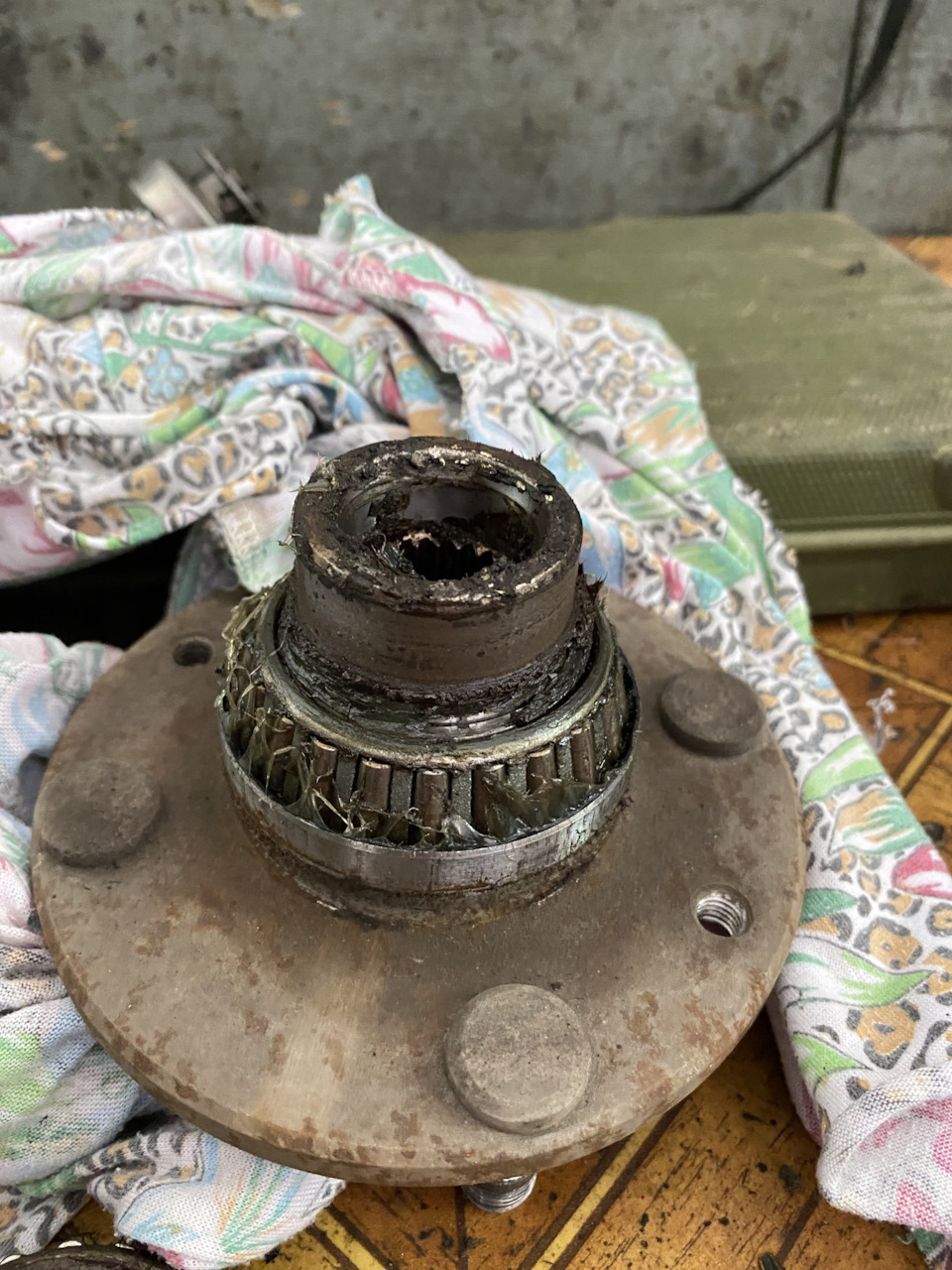 Поворотный кулак переточка под подшипник от гольфа — KIA Rio (1G), 1,3 ...