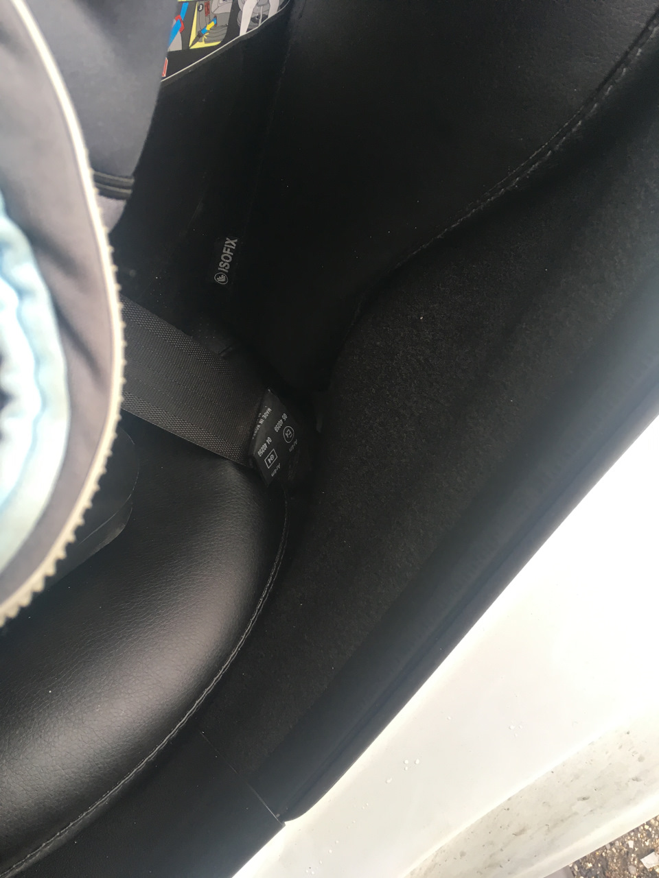 Обтянул поцарапанный пластик в салоне карпетом — KIA Rio (3G), 1,6 л ...