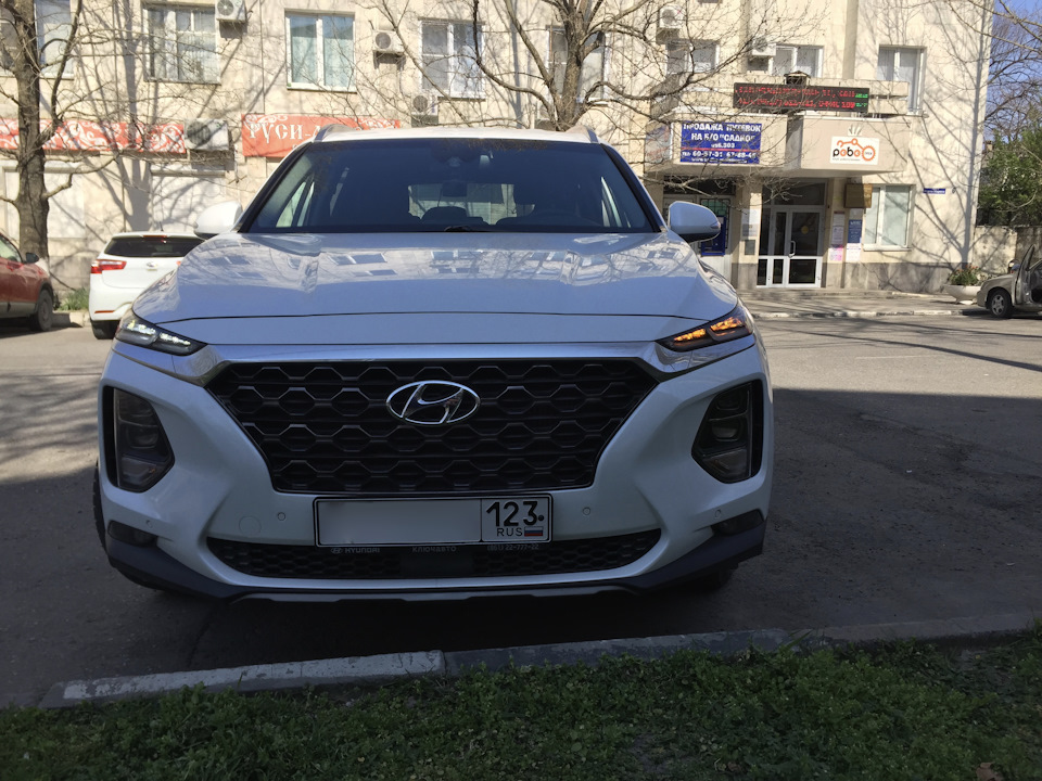 Тюнинг головной оптики ДХО с бегущими указателями поворотника Hyundai Santa Fe TM 2018+