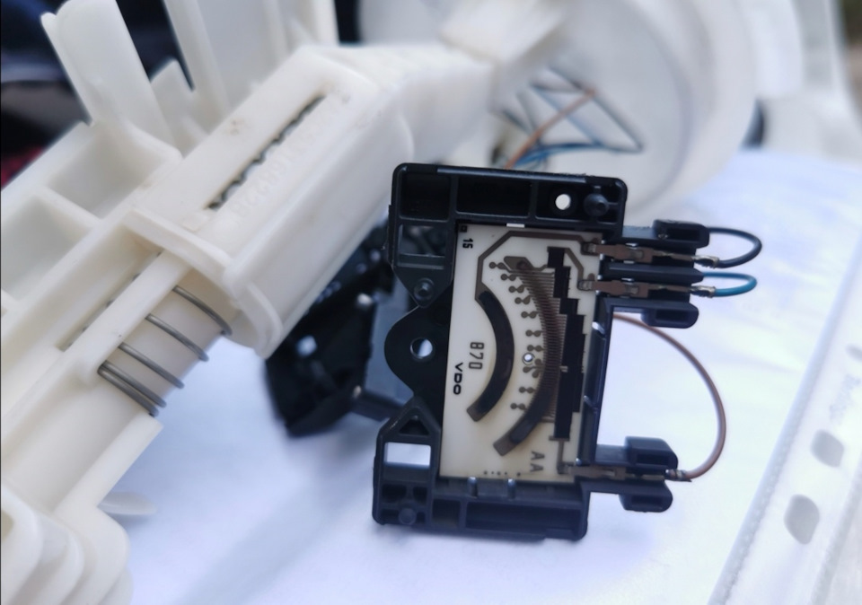 Если стрелка уровня топлива падает — Skoda Superb Mk2, 1,8 л, 2012 года ...