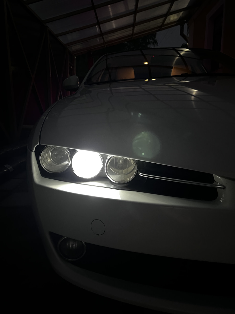 Замена уплотнения на крышке маслозаливной горловине . — Alfa Romeo 159 ...