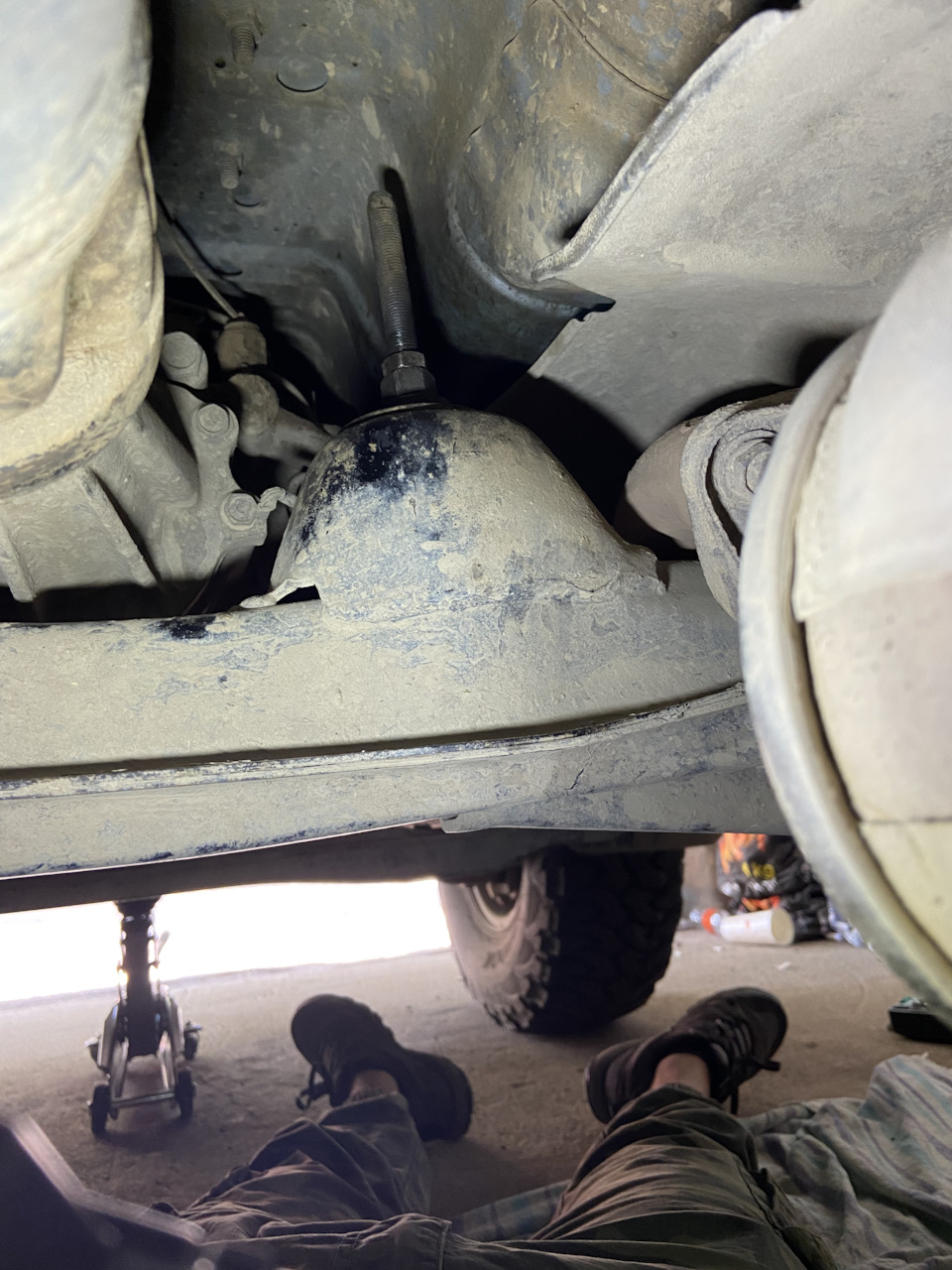 13. Регулировка торсионов. — Mitsubishi Pajero (2G), 3 л, 1993 года ...