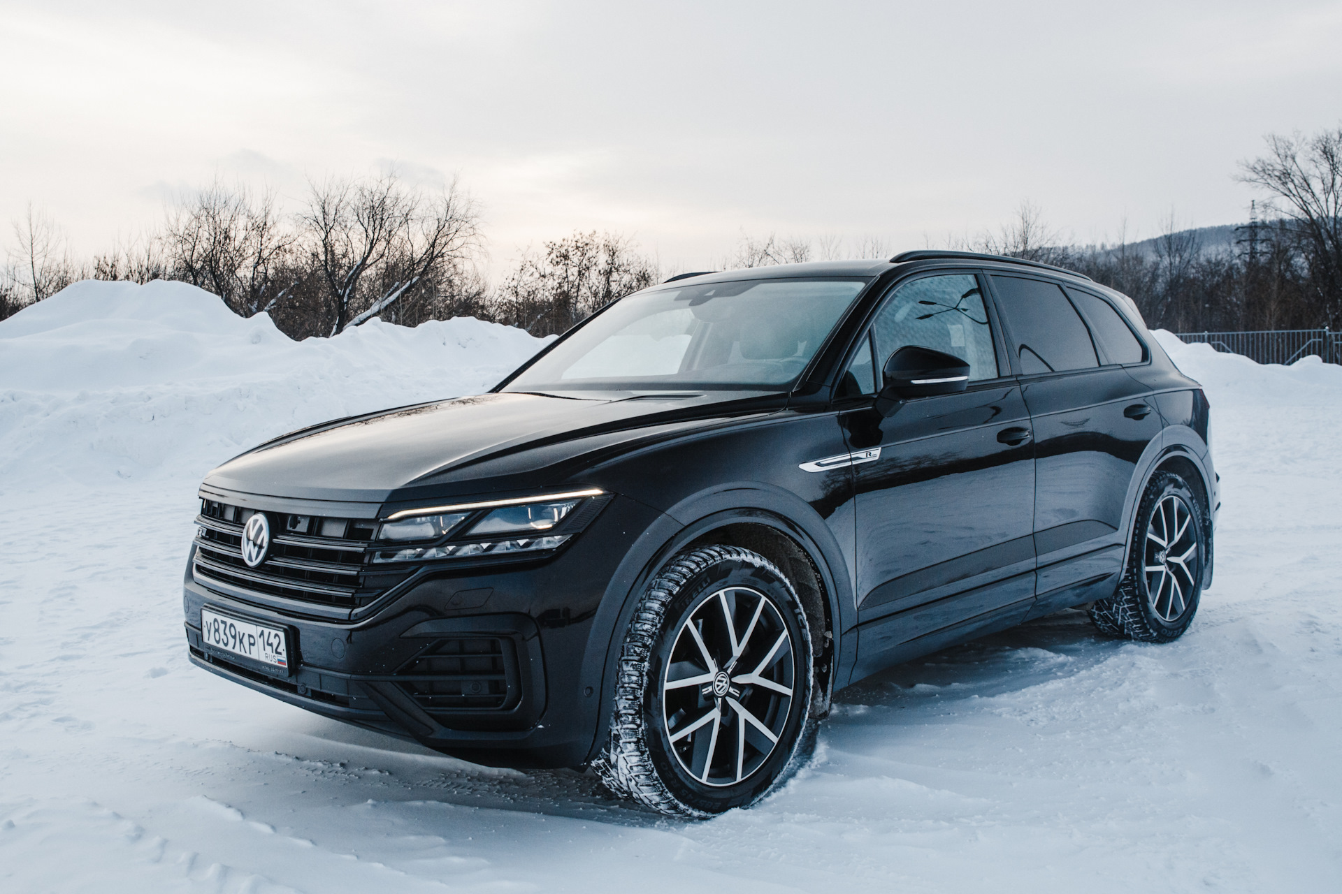 Volkswagen Touareg r line Black Style