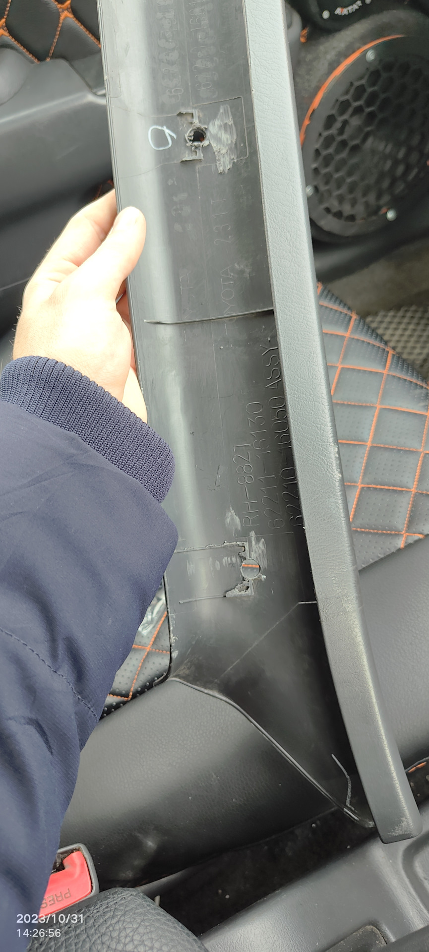 Как закрепить передние накладки на стойки, если сломаны крепления ...