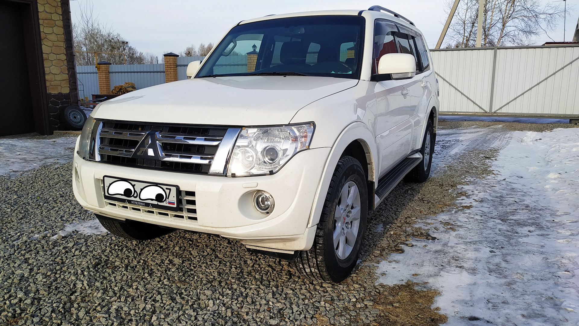 Mitsubishi pajero 4 3.0 бензин