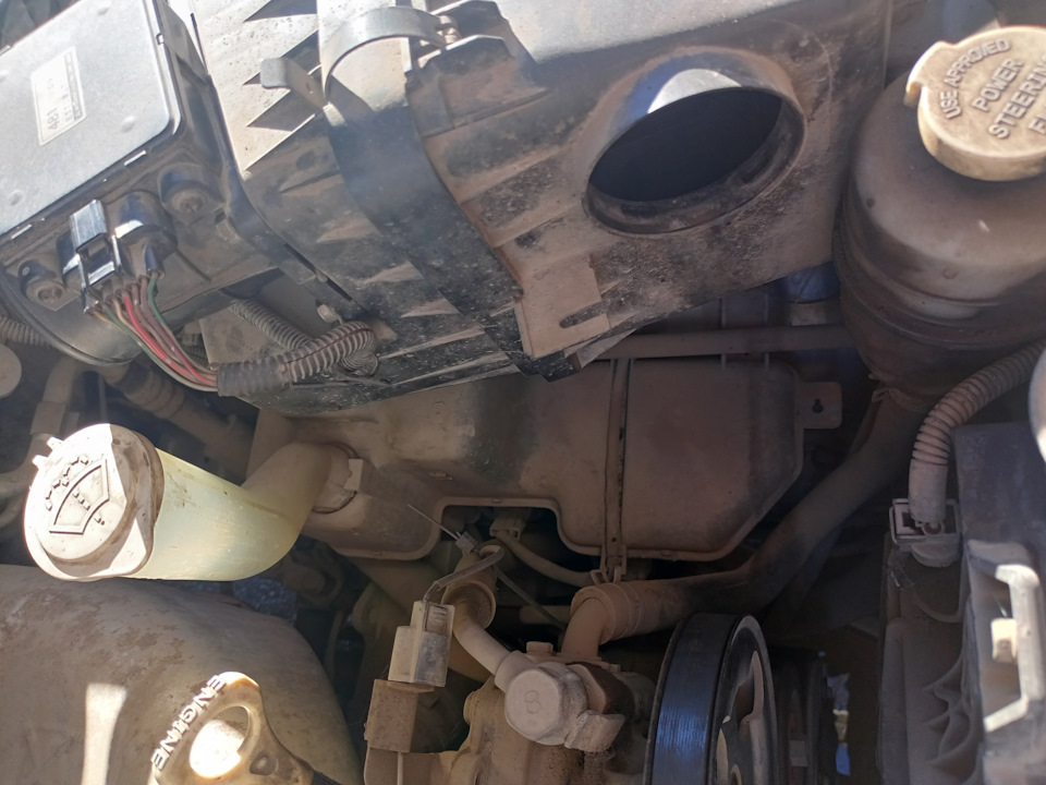 Pinin бачок омывателя потек, легко отделался. — Mitsubishi Pajero Pinin ...