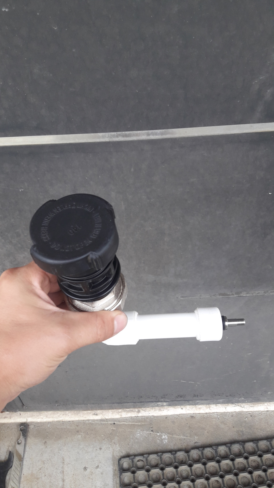 Проверка пробки расширительного бака — BMW X5 (E53), 3 л, 2002 года ...