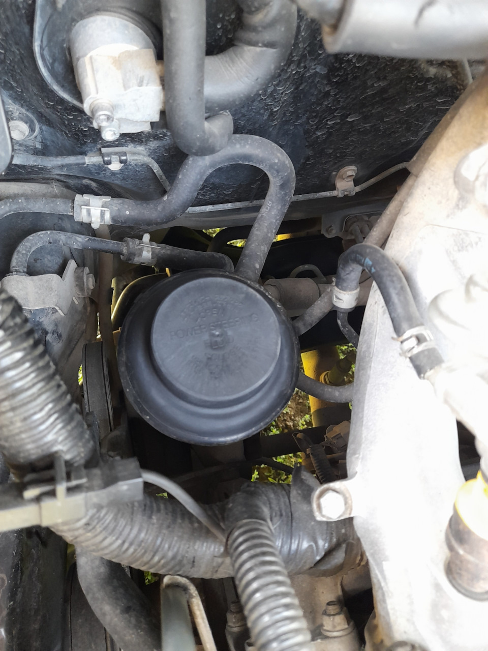 Пыльник крышки бачка гур — Toyota Carina E, 1,6 л, 1994 года ...
