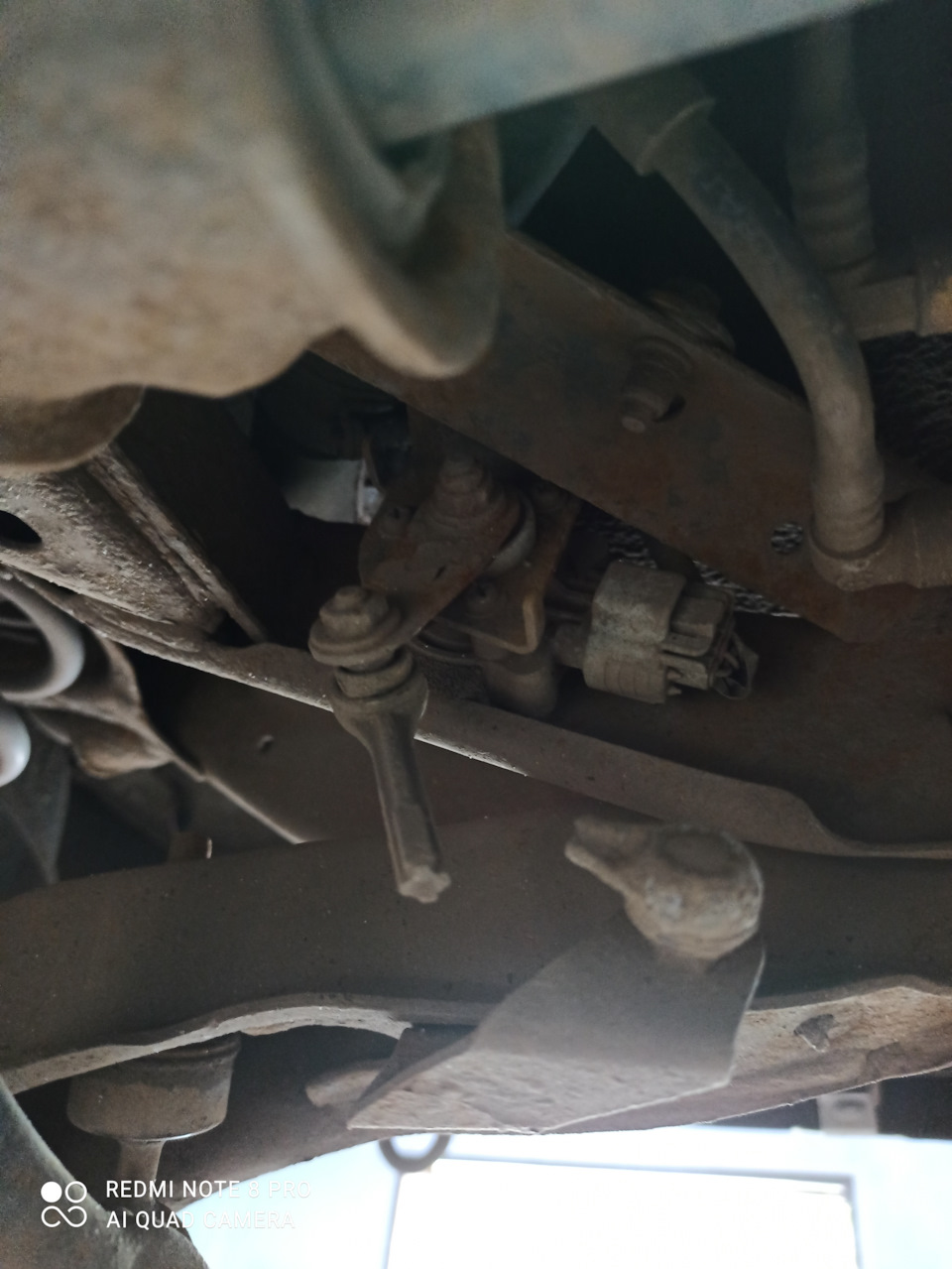 Нужно ремонтировать тягу датчика положения кузова — Mazda 3 (1G) BK