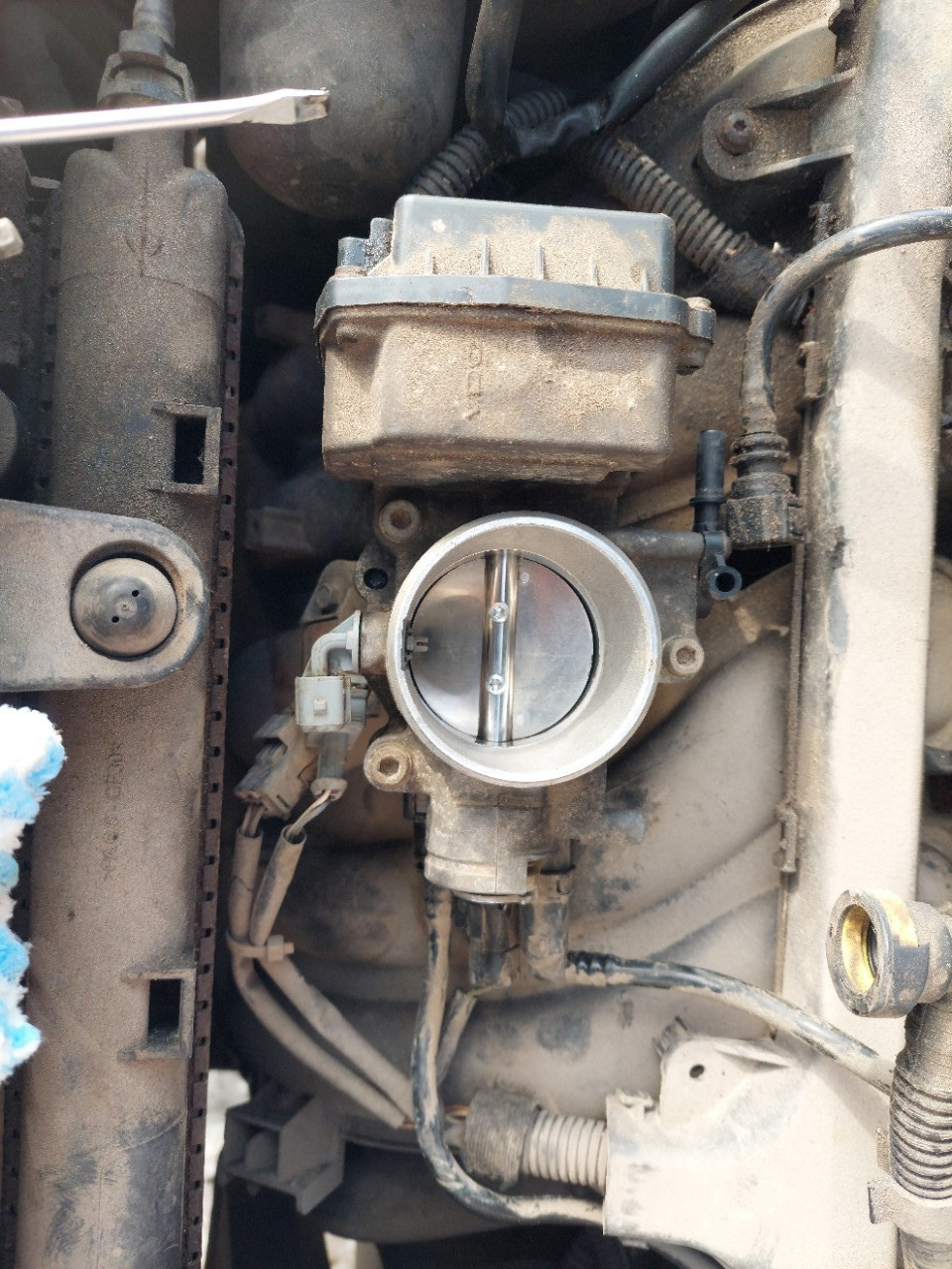 Чистка дроссельной заслонки. — Peugeot 307 SW, 2 л, 2004 года | своими ...