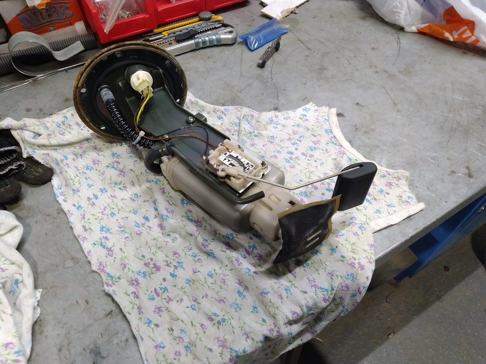 Замена топливного фильтра — Hyundai Sonata IV (EF), 2 л, 2006 года ...