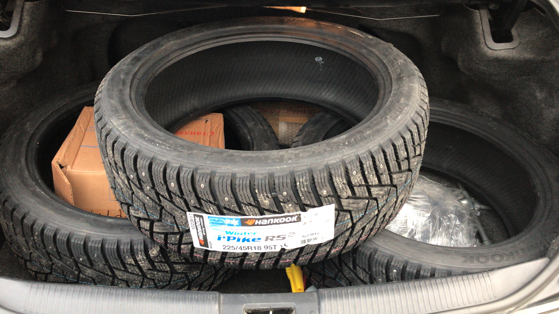 Резина winter i pike rs2. 215/55 R18 Hankook Winter i*Pike rs2. Hankook w-429 95t. Hankook w429 225/45 r18 95t XL. Hankook Winter i Pike rs2 225/45/17.