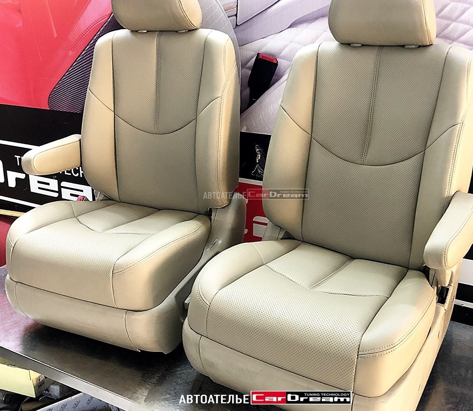 Передние сиденья лексус рх300. Сидения от gx 460. Красные сидения камри 70. Лексус сидения gx. Lexus lx 570 комфортные сиденья.