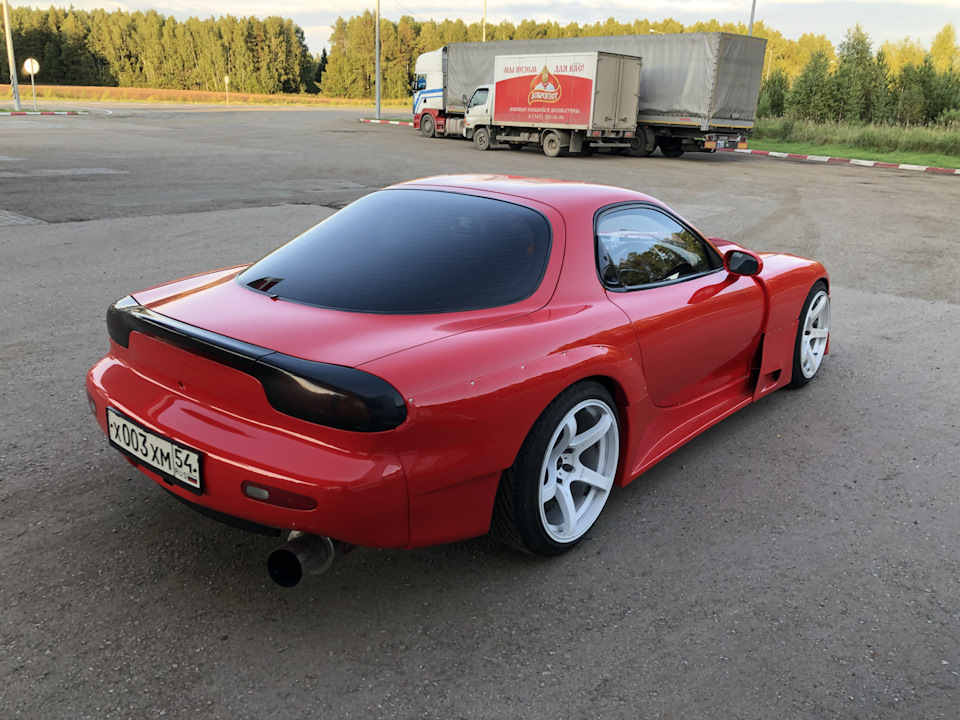 Mazda RX 7 FD красная