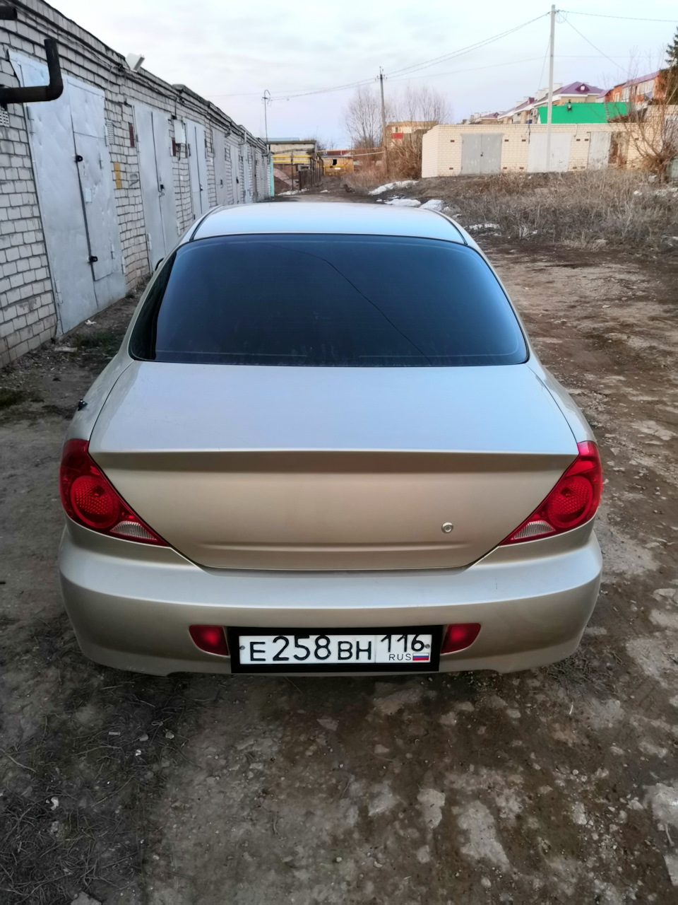 Широкие номерные рамки — KIA Spectra, 1,6 л, 2007 года | аксессуары | DRIVE2