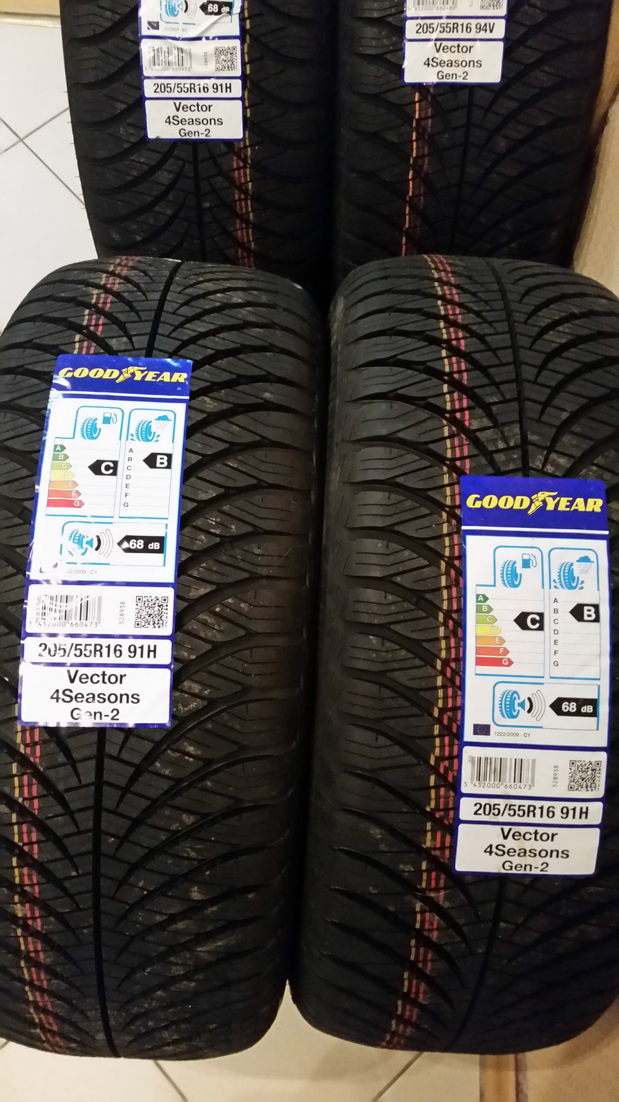 Шины goodyear 215 65 r16. 215/65r16 102v Goodyear vector 4seasons Gen-3 SUV (XL). Goodyear 215/55 r16. Goodyear 215/55 r16 4 Seasons. Липучка Goodyear r16 four Seasons.