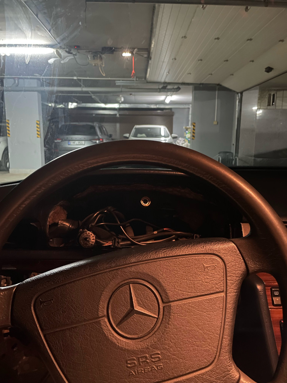 голая — Mercedes-Benz E-Class (W124)