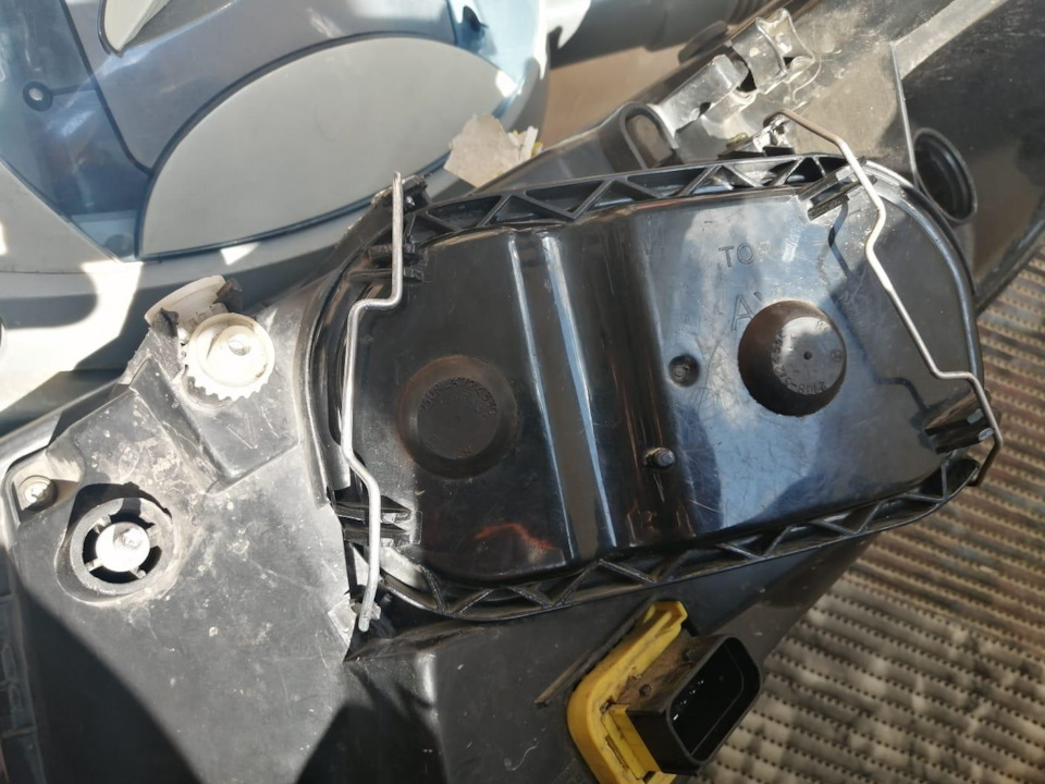 Вторая запись. Фара и замена масла в ДВС. — УАЗ Patriot, 2,7 л., 2013 ...