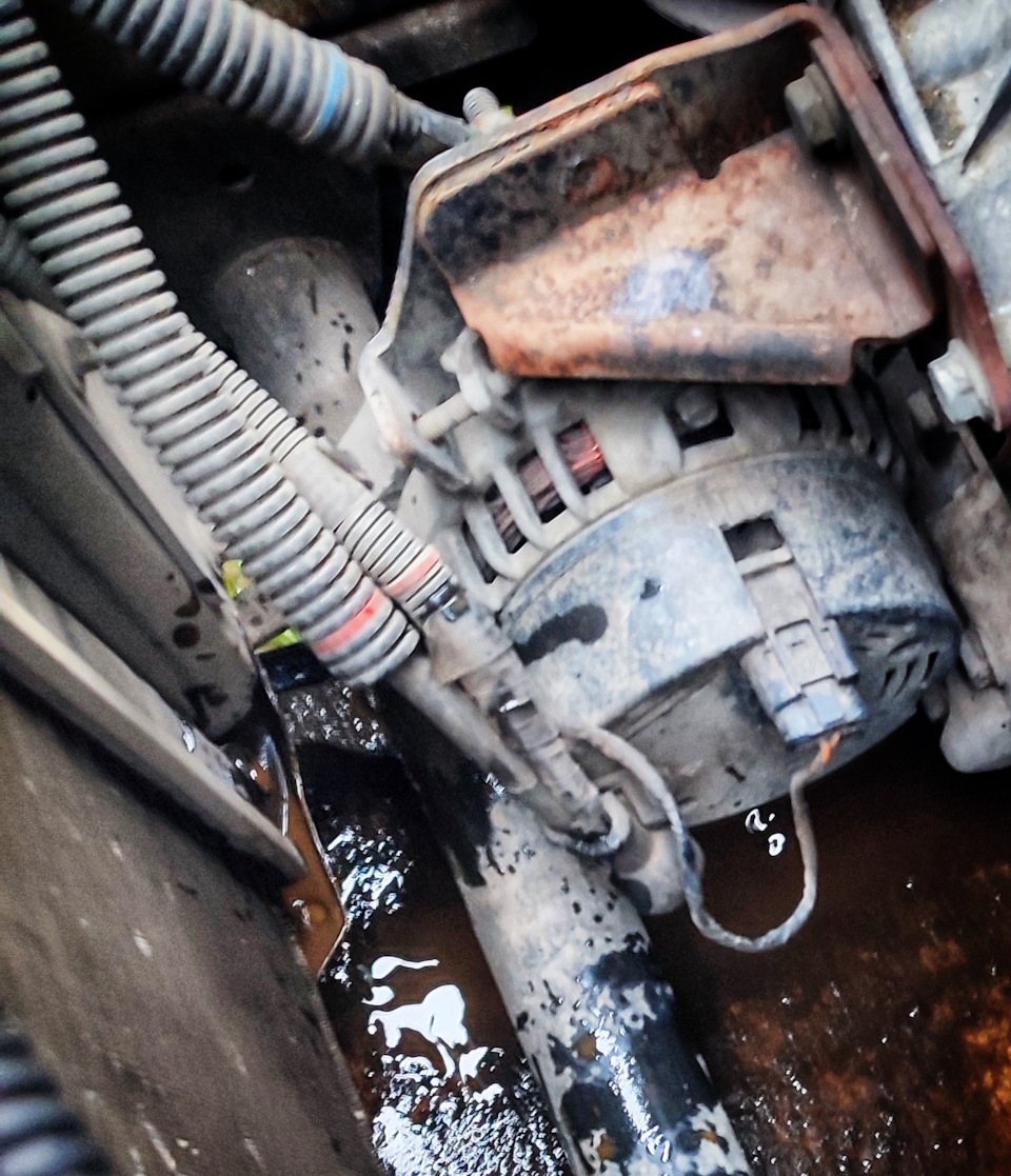 Сливал мородёрно прям в землю — Lada Приора хэтчбек