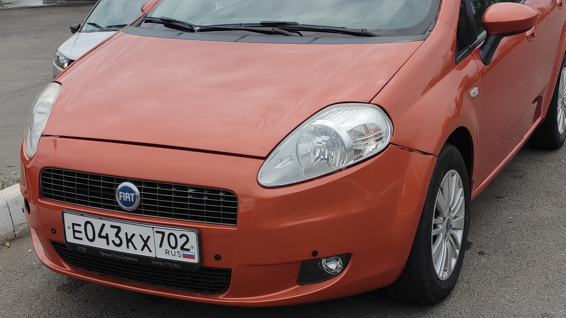 Фиат пунто 2006 год. Fiat punto оранжевый. Фиат 2006 года фото.