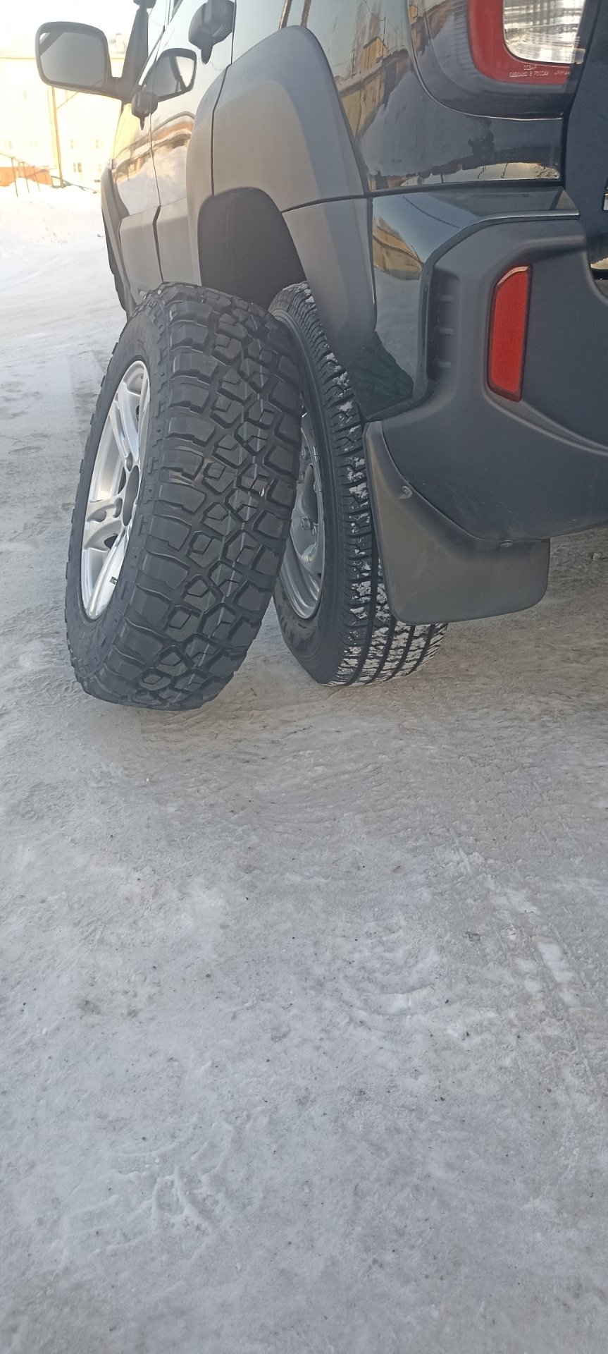 какие диски на ниве тревел. какие диски на ниве тревел. кик палладика r16. литой диск черный (anthracite) lada niva travel (оригинал). нива тревел на 33 колесах.