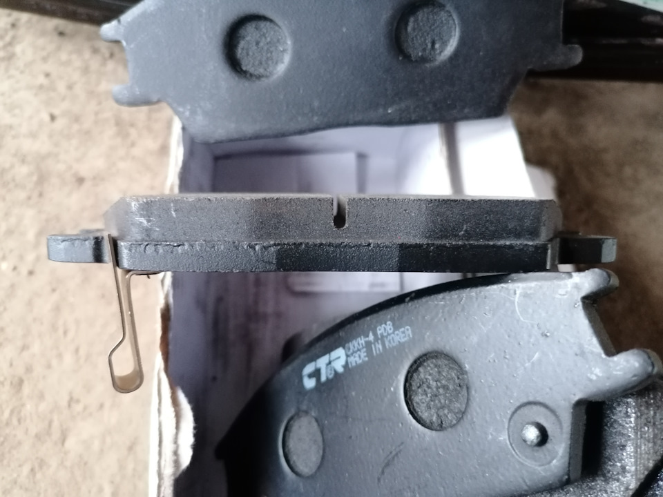 Толщина фрикционного материала. Кстати, ничем не пахнет можно сказать. — Hyundai Accent (2G)