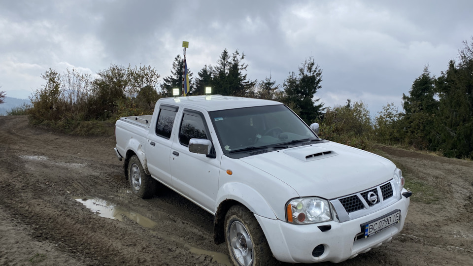 Nissan np300 в горах