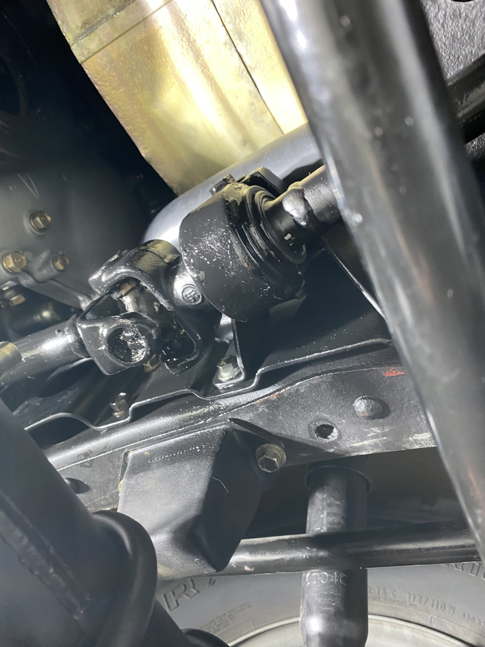 Промежуточное крепление кардана — Toyota Land Cruiser 40
